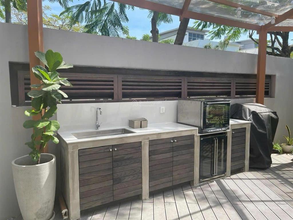 Chính chủ  bán gấp căn góc biệt thự đơn lập 3 mặt thoáng. full nội thất. dt 546m2, giá bán 65 tỷ