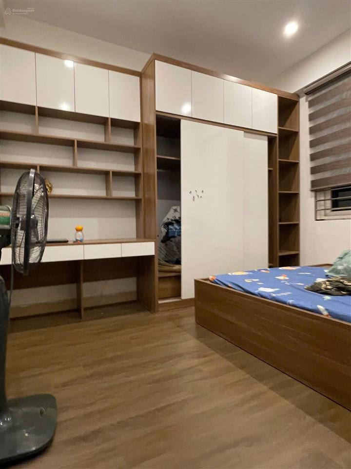 Cần bán căn chung cư đặng xá tầng cao. diện tích 70m2 gồm 3 phòng ngủ 2 wc đồ đạc cơ bản.