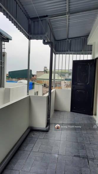 Cực hiếm bán nhà 5 tầng long biên , chỉ hơn 5 tỷ, ngõ nông , gần đường ô tô