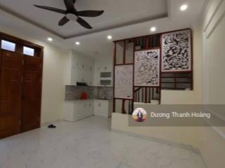 Cực hiếm bán nhà 5 tầng long biên , chỉ hơn 5 tỷ, ngõ nông , gần đường ô tô