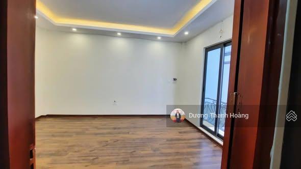 Cực hiếm bán nhà 5 tầng long biên , chỉ hơn 5 tỷ, ngõ nông , gần đường ô tô