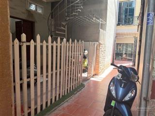 Bán nhà 2t trong ngõ 192 đường tam trinh hoàng mai hà nội. ngõ nông gần phố