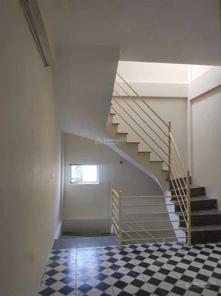 Bán nhà 3 tầng mặt chợ nông sản xã hồng vân giá chỉ 1 tỷ 380 triệu