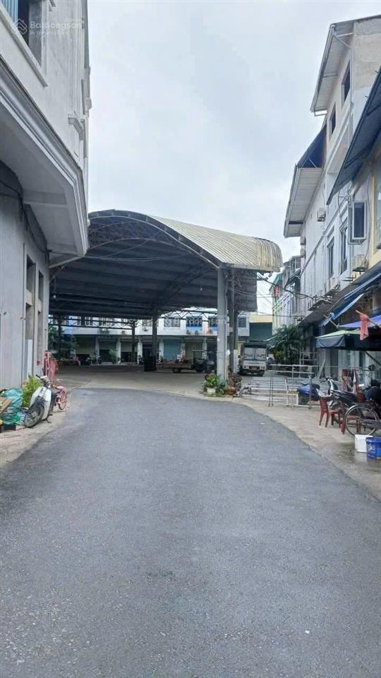 Bán nhà 3 tầng mặt chợ nông sản xã hồng vân giá chỉ 1 tỷ 380 triệu