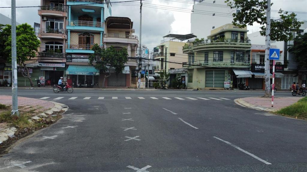 Bán nhà 1 trệt, 1 lầu, diện tích 138.5m2, cách biển chỉ 100m