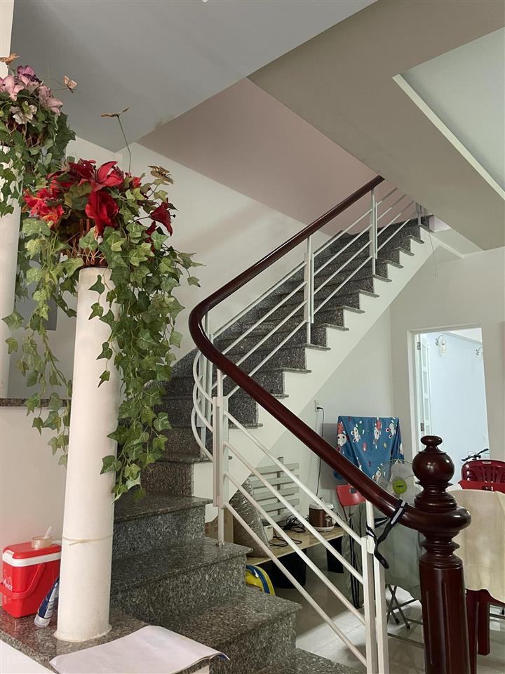 Nhà 2 tầng diện tích 105m2 đường 10m khu dân cư vĩnh hoà