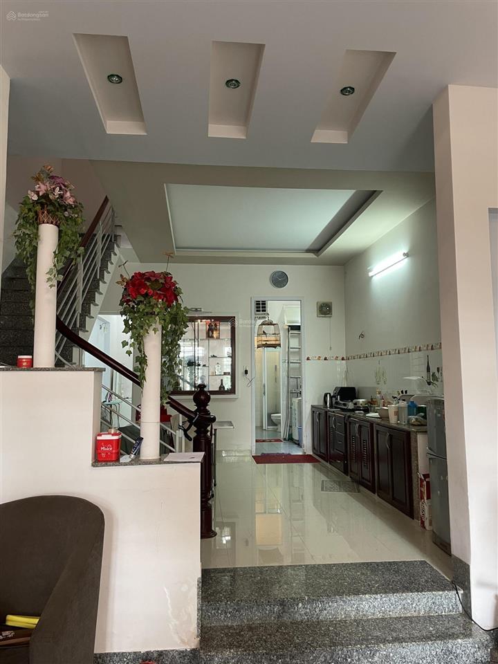 Nhà 2 tầng diện tích 105m2 đường 10m khu dân cư vĩnh hoà