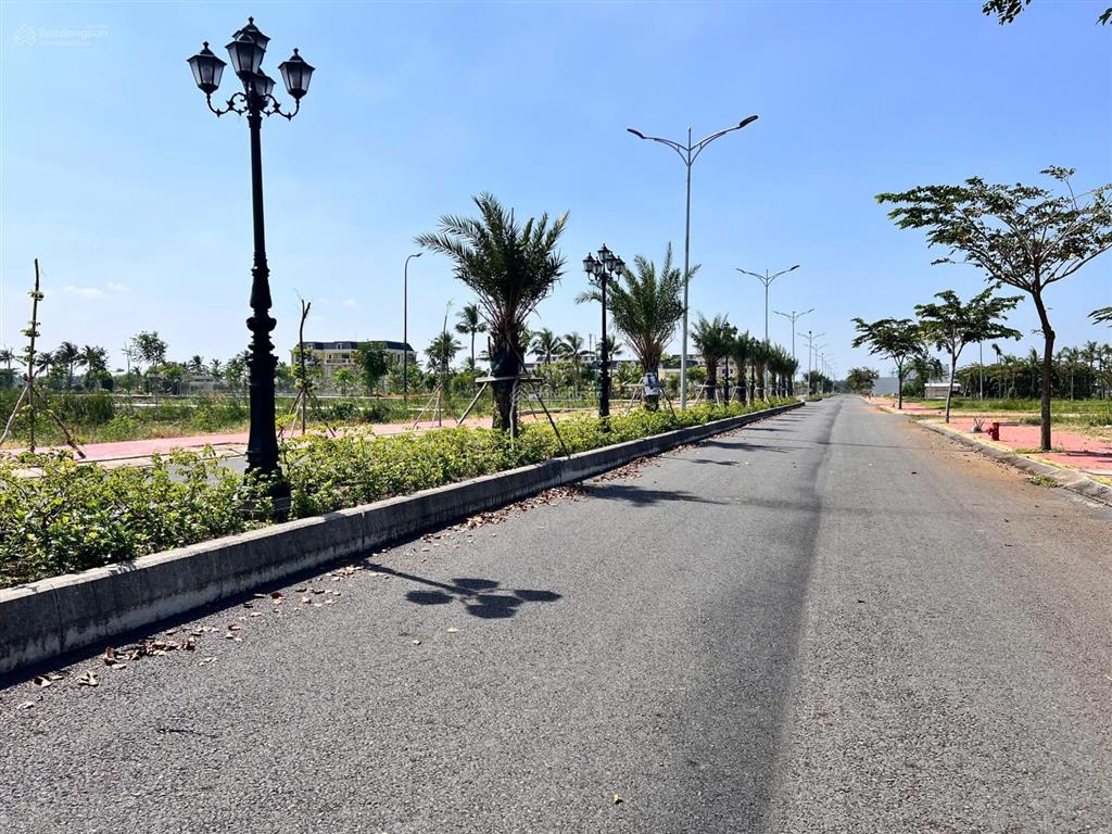 Nền vị trí đẹp 100m2, cách trung tâm hành chính mới chỉ 50m