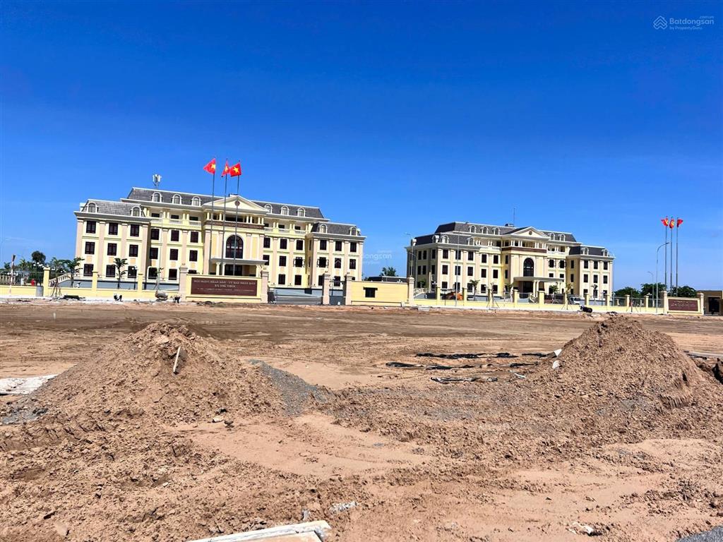 Nền vị trí đẹp 100m2, cách trung tâm hành chính mới chỉ 50m