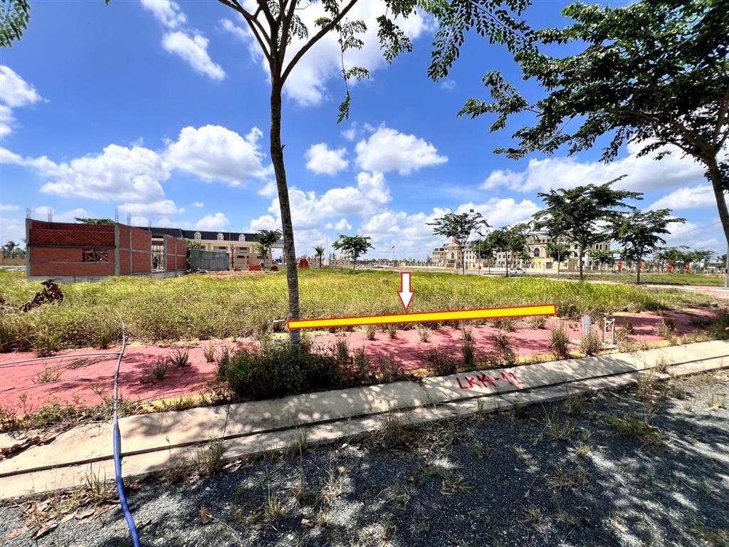 Nền vị trí đẹp 100m2, cách trung tâm hành chính mới chỉ 50m