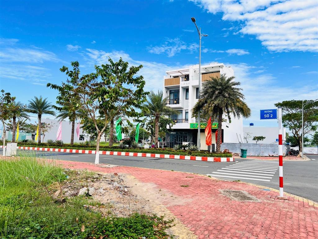 Giá chỉ 1 tỷ 750 triệu, lô 100m2 ngay cổng chính dự án garden riverside