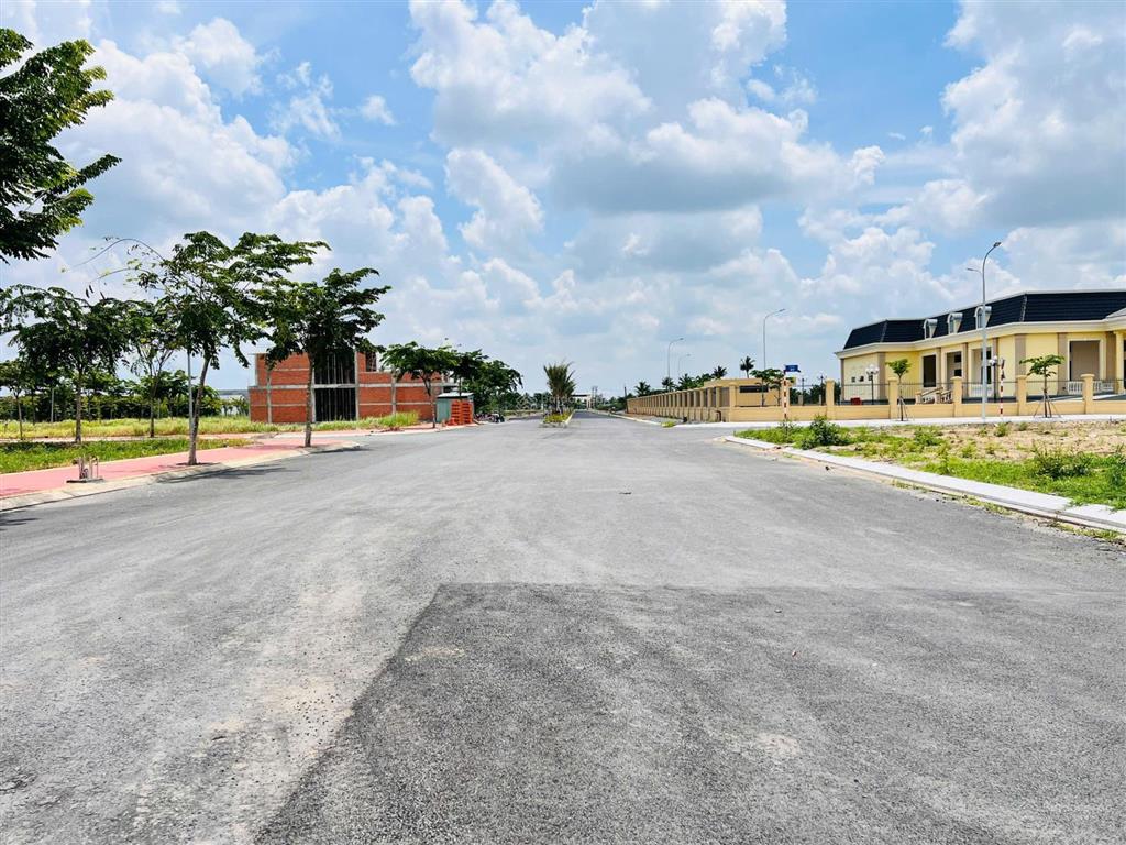 Bán lô đất đối diện trung tâm hành chính & coopmart thủ thừa