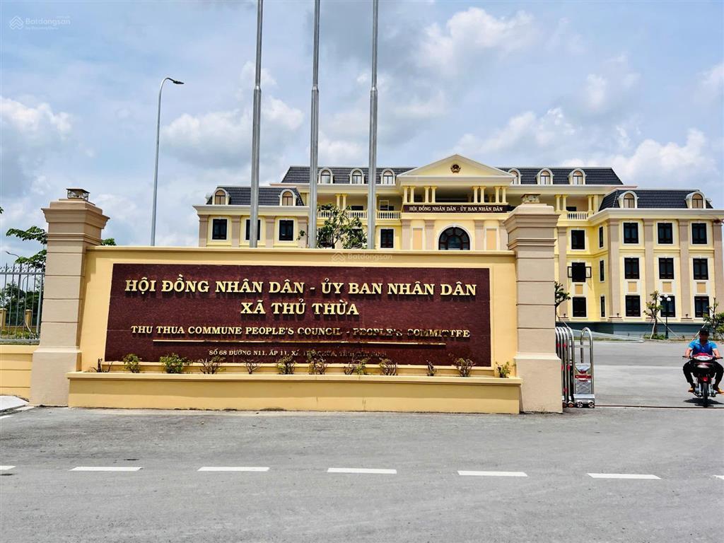 Nền 100m2 đối diện sân thể thao, cách tthc xã thủ thừa chỉ 50m