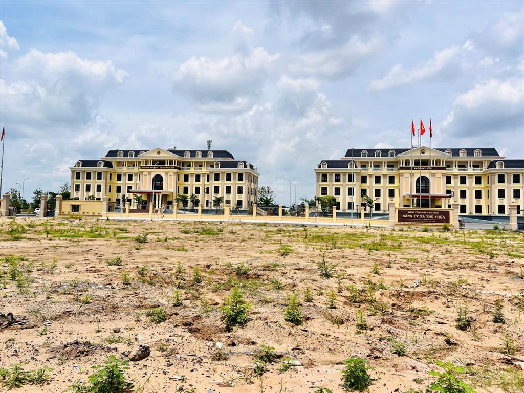 Nền 100m2 đối diện sân thể thao, cách tthc xã thủ thừa chỉ 50m