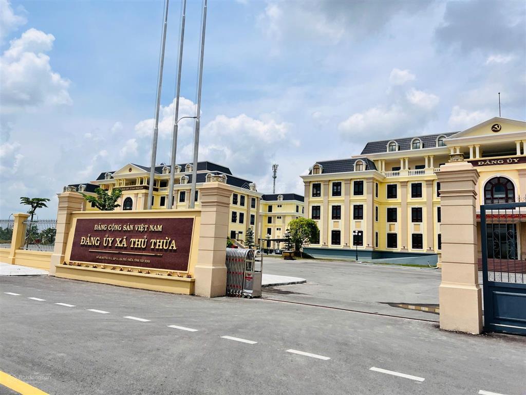 Nền 100m2 đối diện sân thể thao, cách tthc xã thủ thừa chỉ 50m