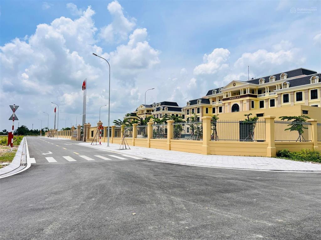 Nền 100m2 đối diện sân thể thao, cách tthc xã thủ thừa chỉ 50m