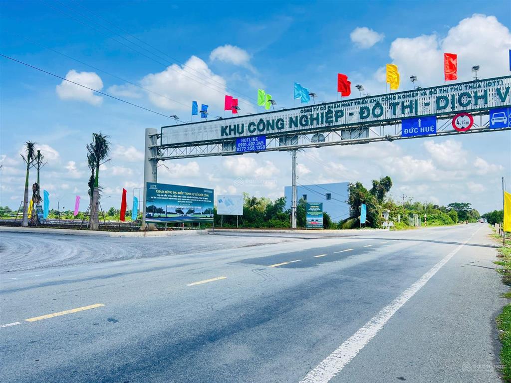 Nền 100m2 đối diện sân thể thao, cách tthc xã thủ thừa chỉ 50m