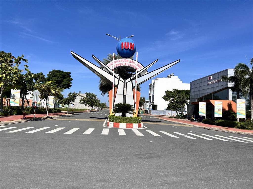 Nền 100m2 đối diện sân thể thao, cách tthc xã thủ thừa chỉ 50m