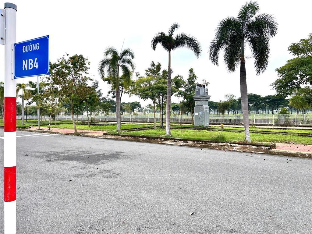 Bán nền đẹp đối diện công viên và kênh cảnh quan