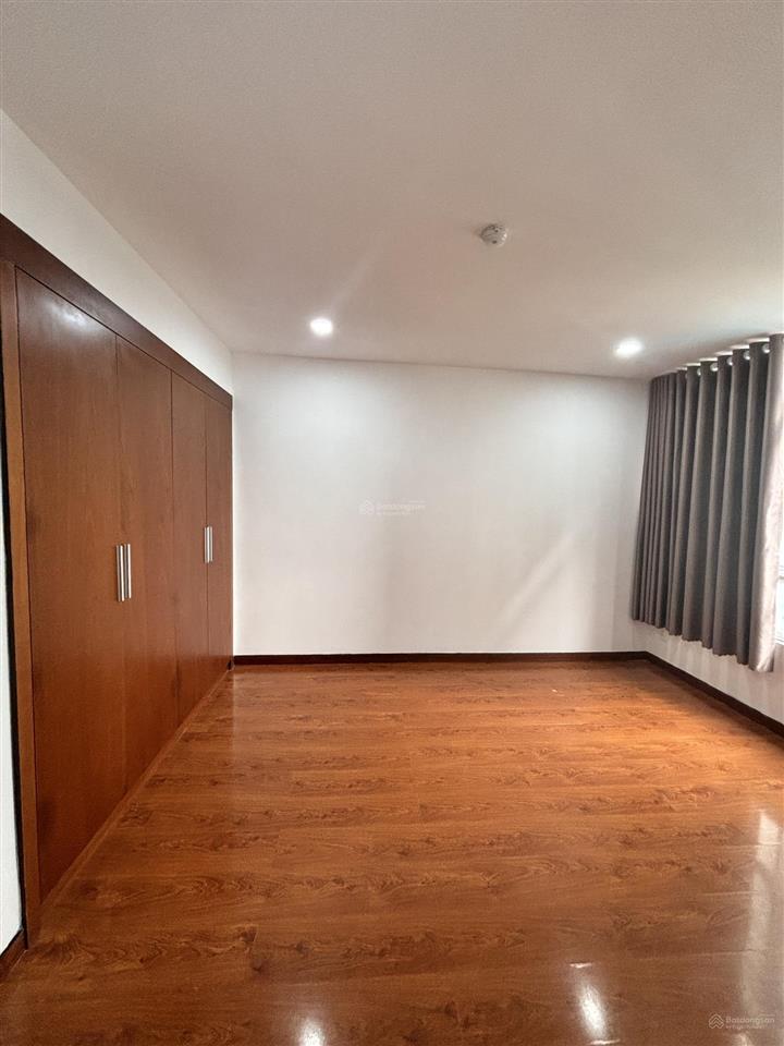 Cần bán căn hộ duplex giai việt q8 230m2 nhà mới đẹp tặng nội thất,7ty5.  0907 778 *** trinh