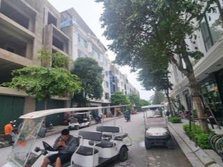 Chủ cần bán nhanh 2 lô liền kề làm khách sạn đang xây thô, 6 tầng 28 phòng. gía bán nhanh 9,9 tỷ