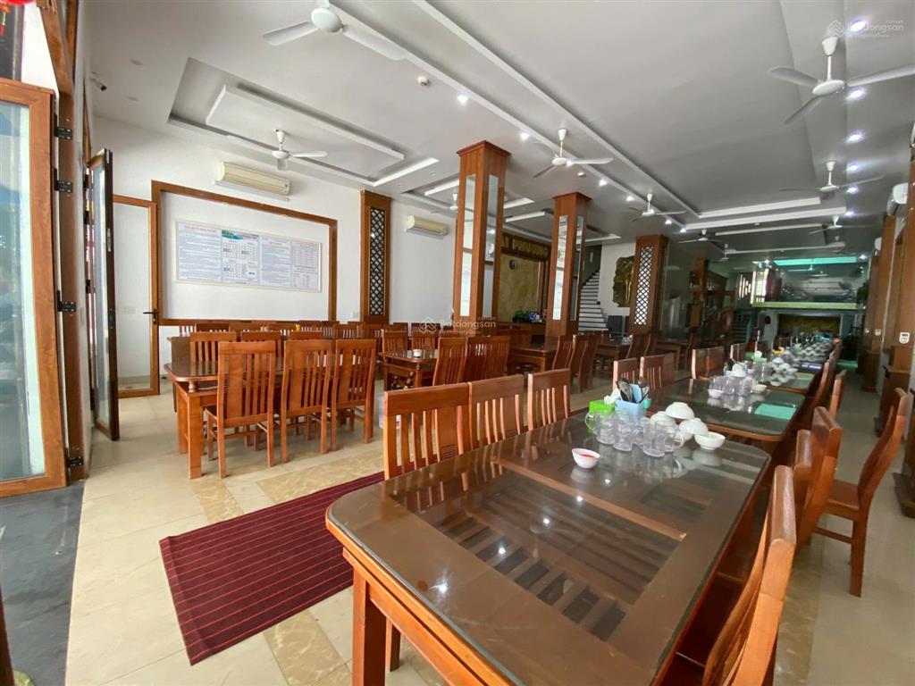 Chính chủ bán nhanh khách sạn 9 tầng, 54 phòng , cách biển 100m. gía 19,5 tỷ.