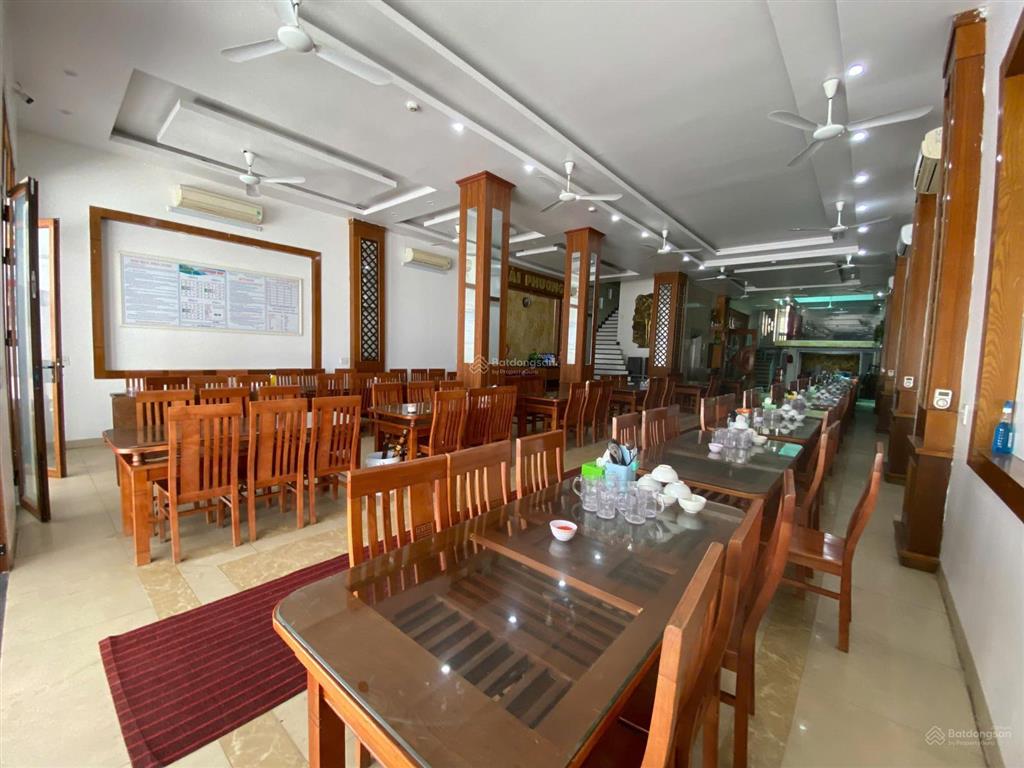 Chính chủ bán nhanh khách sạn 9 tầng, 54 phòng , cách biển 100m. gía 19,5 tỷ.