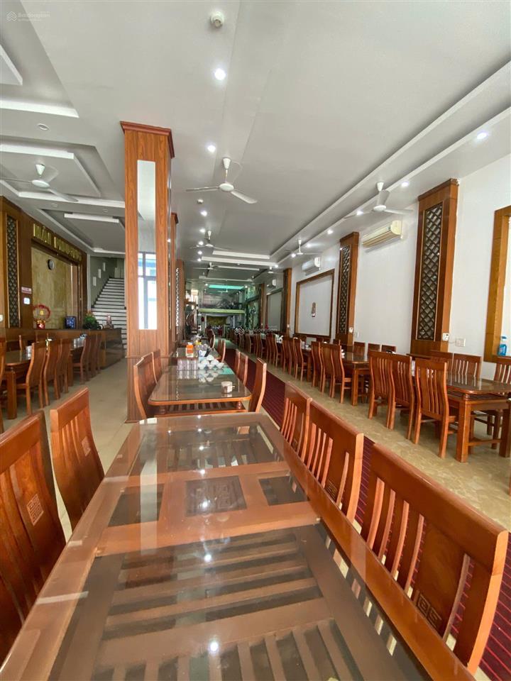 Chính chủ bán nhanh khách sạn 9 tầng, 54 phòng , cách biển 100m. gía 19,5 tỷ.