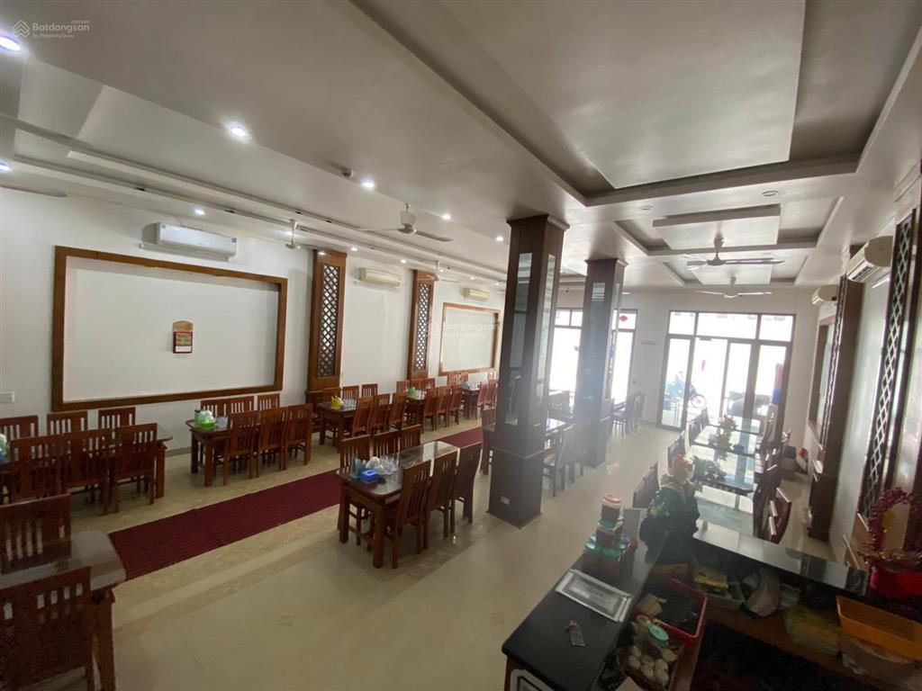 Chính chủ bán nhanh khách sạn 9 tầng, 54 phòng , cách biển 100m. gía 19,5 tỷ.