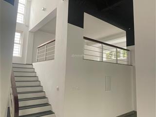 Chính chủ cho thuê biệt thự 250m2. tại làng việt kiều châu âu hà đông. vị trí giao thông thuận tiện
