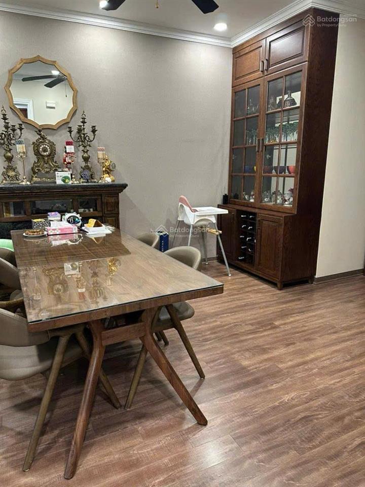 Bán căn 3pn  120m2 view công viên và hồ tây, full nội thất cao cấp.  0917 673 ***