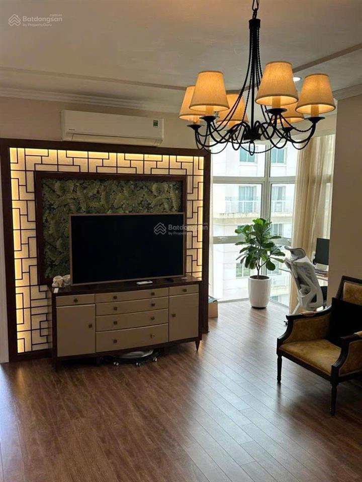 Bán căn 3pn  120m2 view công viên và hồ tây, full nội thất cao cấp.  0917 673 ***