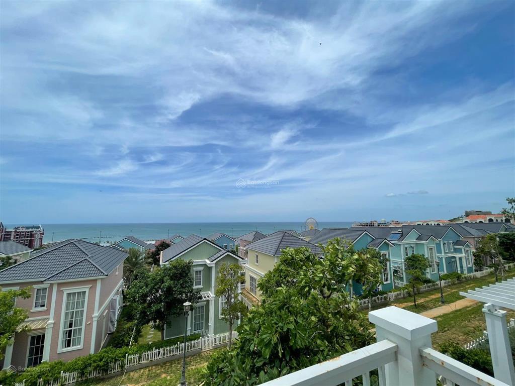 Bán nhanh biệt thự đơn lập view biển siêu đẹp 240m2 dãy hồ bơi vô cực giá 7.9 tỷ bao hết