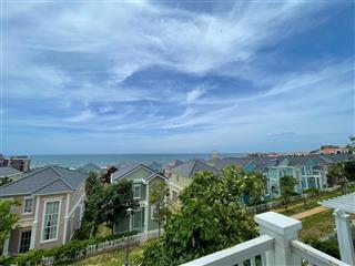 Bán nhanh biệt thự đơn lập view biển siêu đẹp 240m2 dãy hồ bơi vô cực giá 8.5 tỷ bao hết 4 pn  3wc