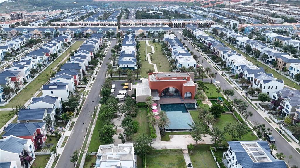 Biệt thự đơn lập 10x20 hướng biển full nội thất đẹp giá 6 tỷ bao hết thuế phí (giá tốt dự án)