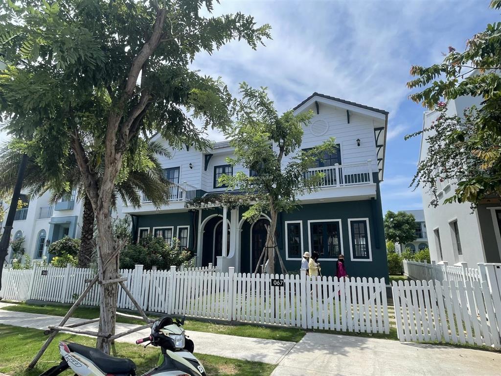 Biệt thự song lập khu florida 3.3 đường 16m giá bán full 4.7 tỷ (bao hết thuế phí)0975 404 ***