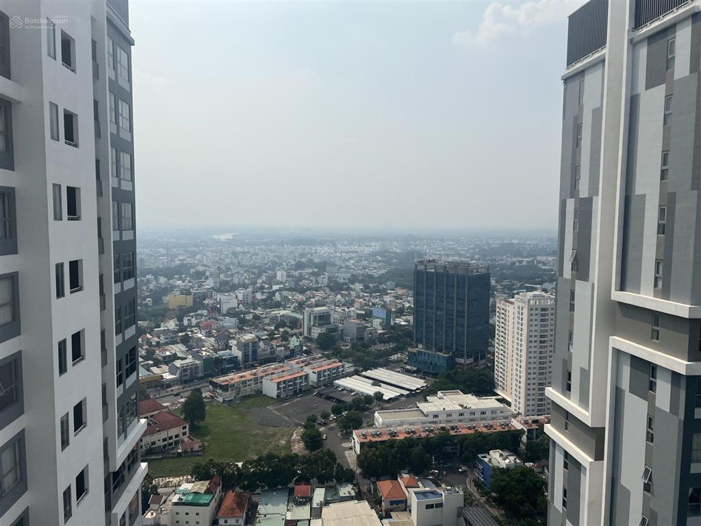 Bán gấp căn góc tầng cao 2pn 2wc 70m2 tại happy one central, có nội thất giá ngợp