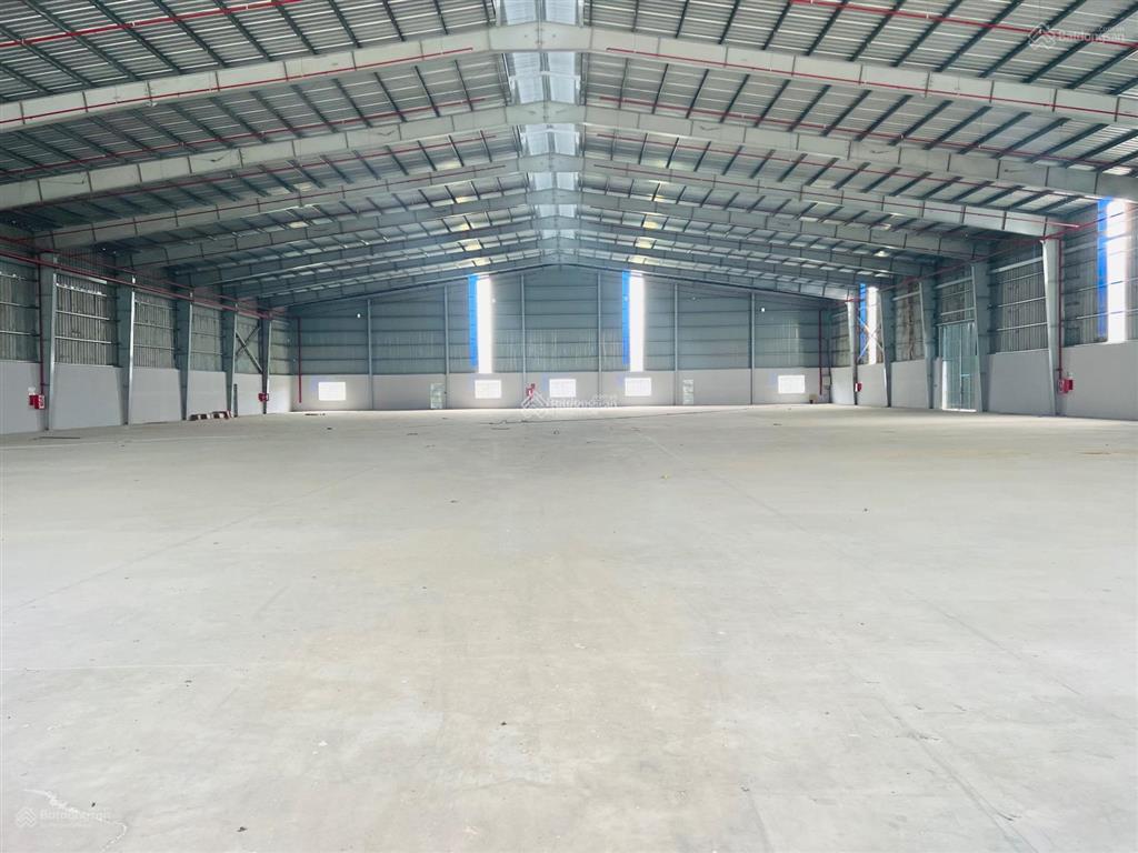 Cho thuê xưởng 8000m2, 400 triệu/tháng bến cát