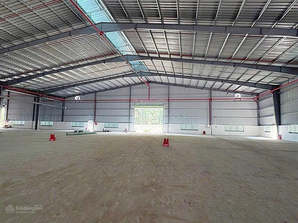Cho thuê xưởng 12,000m2, 870tr tân uyên, 0907 838 ***