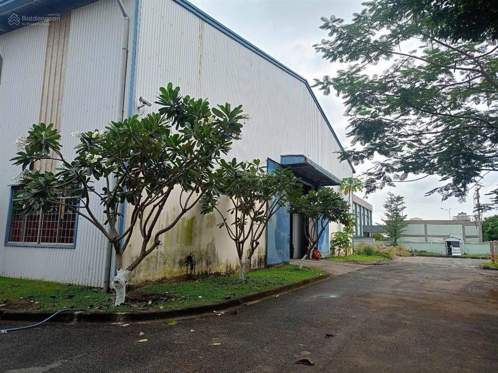 Cho thuê xưởng 3200m2, 330 triệu/tháng kcn dĩ an 0907 838 ***