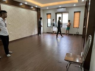 Cho thuê văn phòng 50m2 mỗ lao, ô tô đỗ cửa, mới đẹp sạch sẽ giá 6tr/tháng