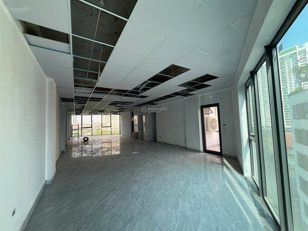 Cho thuê văn phòng nguyễn xiển 140m2, giá 20tr/tháng