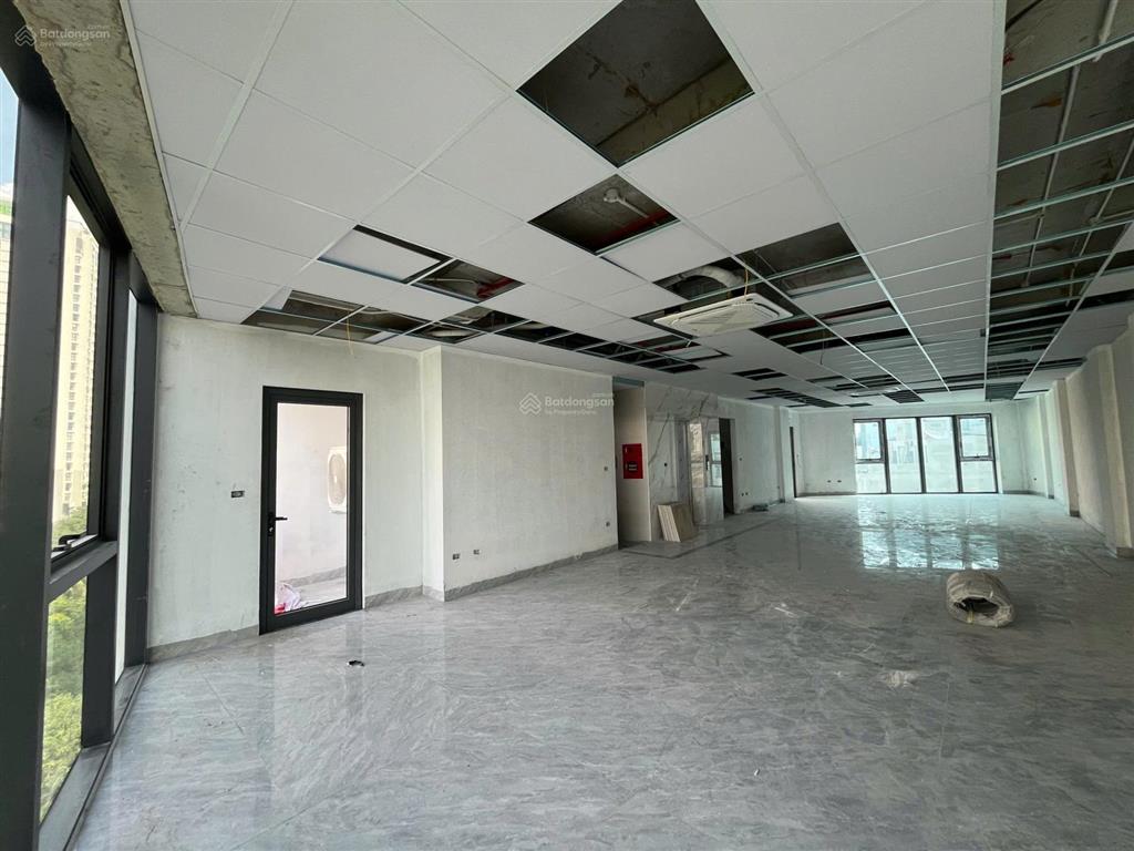 Cho thuê văn phòng nguyễn xiển 140m2, giá 20tr/tháng