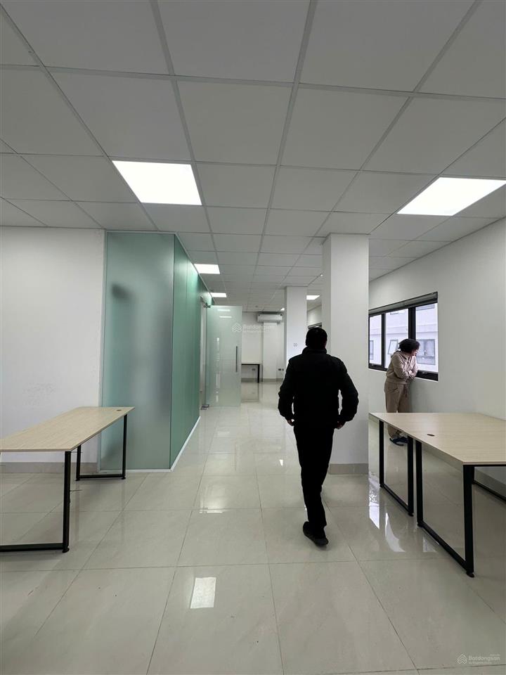 Cho thuê văn phòng 80 m2 đường nguyễn xiển, lô góc giá 10 tr/tháng