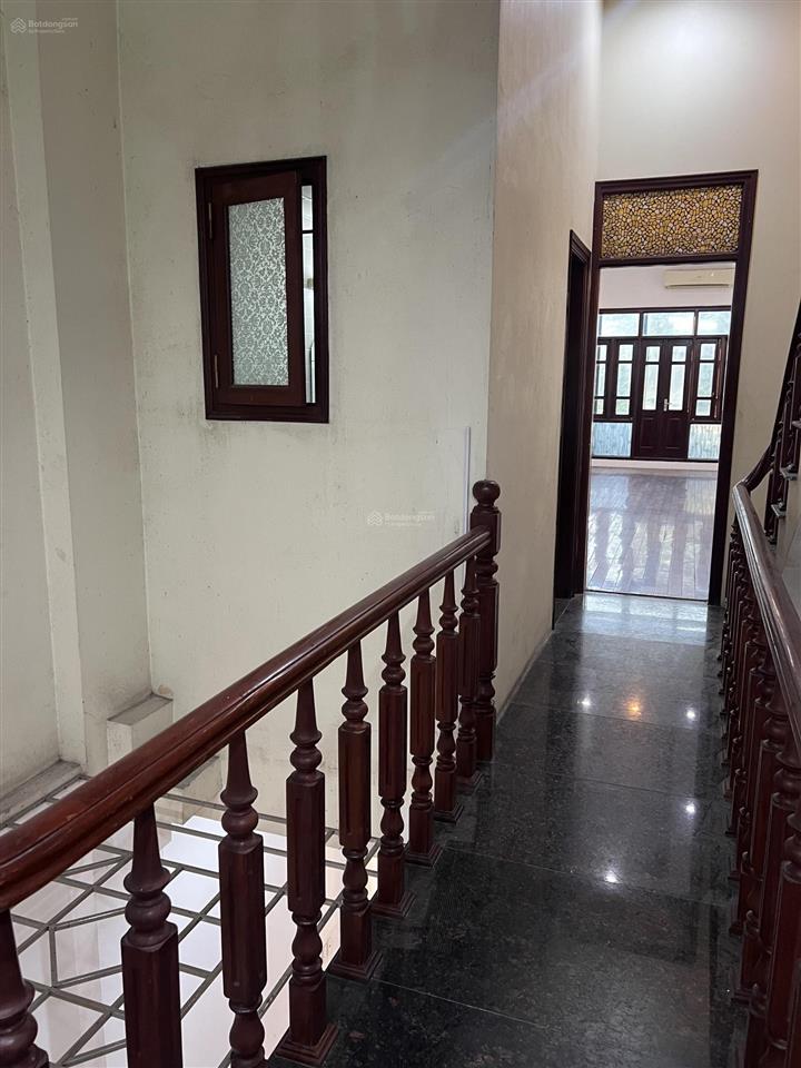 Chính chủ cần bán nhà mặt phố ngô gia tựlong biênhn,nhà 2 mặt thoáng,ngõ sau rộng 2m