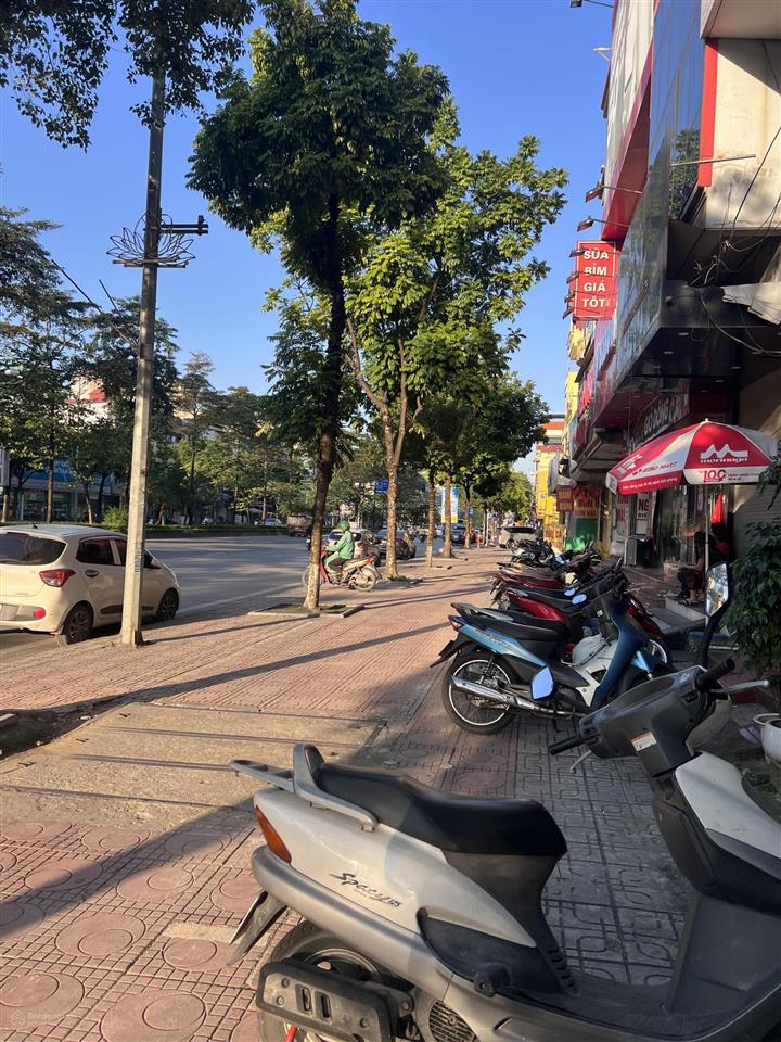 Chính chủ cần bán nhà mặt phố ngô gia tựlong biênhn,nhà 2 mặt thoáng,ngõ sau rộng 2m