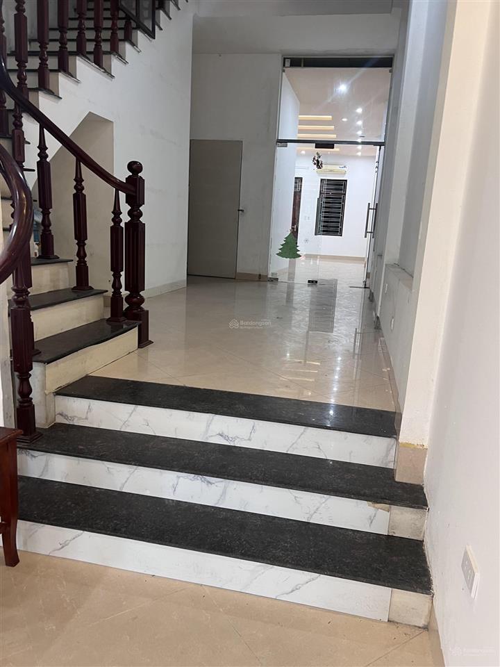 Chính chủ cần bán nhà mặt phố ngô gia tựlong biênhn,nhà 2 mặt thoáng,ngõ sau rộng 2m