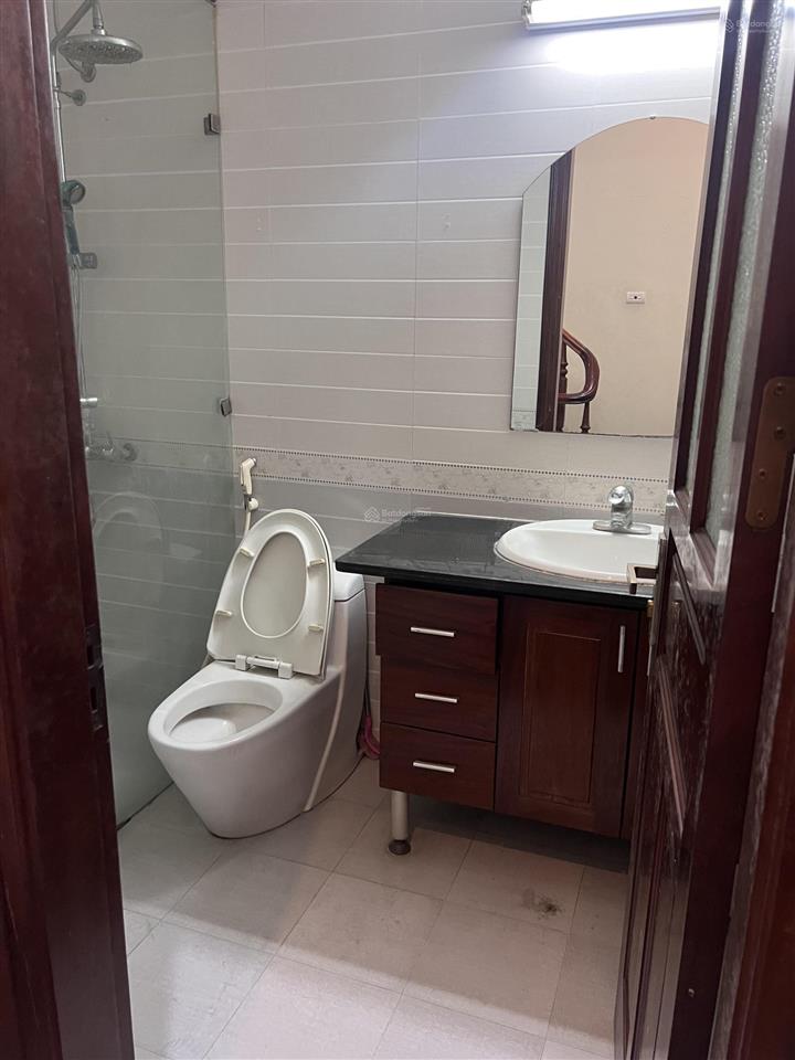 Chính chủ cần bán nhà mặt phố ngô gia tựlong biênhn,nhà 2 mặt thoáng,ngõ sau rộng 2m