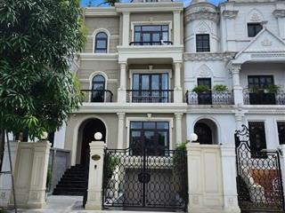 Bán gấp căn bt mặt công viên kđt ciputra tây hồ. full nội thất. mặt tiền 7m có hầm, thang máy. sđcc