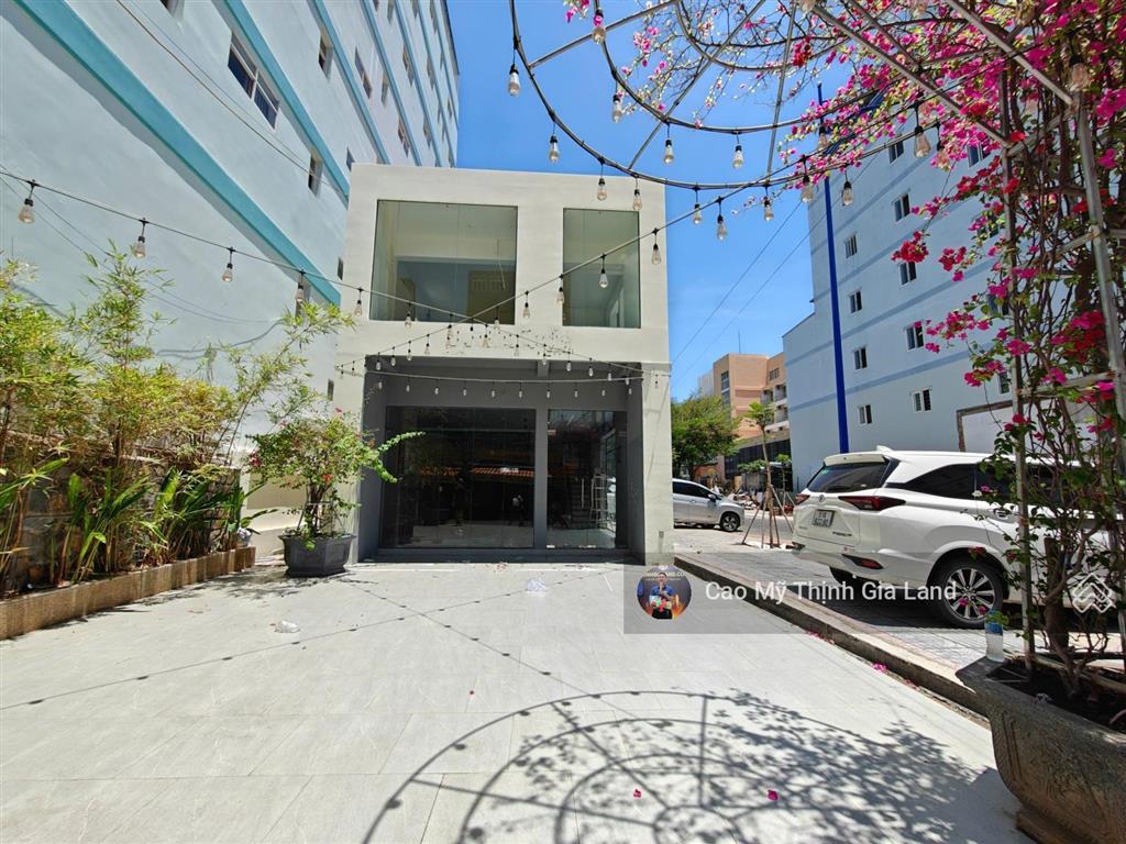 Bán căn góc 2 mt phó đức chính, ngang 8m, thích hợp đầu tư, kinh doanh khách sạn, cách biển 200m